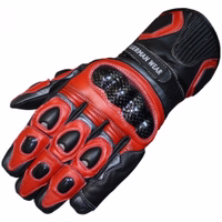 Rote Motorradhandschuhe für Herren aus 100 % Rindsleder, speziell für besseren Halt am Lenker entwickelt. Mit verstellbaren Riemen für einen sicheren Sitz bieten diese weichen und bequemen Handschuhe unverzichtbaren Schutz für Motorradfahrer.