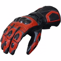 Rote Motorradhandschuhe aus 100 % Rindsleder und weichem Kalbsleder. Mit Belüftungsöffnungen für Atmungsaktivität und verstellbaren Riemen für einen sicheren Sitz. Perfekt für Motorradfahrer, die Stil und Komfort auf der Straße suchen.