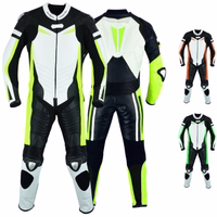 Vorder- und Rückansicht eines einteiligen Motorradanzugs aus gelbem Leder in deiner Nähe Mit atmungsaktiver und winddichter Membran Die Rückenwölbung schützt Kopf und Nacken vor Überdehnung Kostenlose Lieferung verfügbar