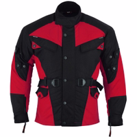 Herren-Motorradjacke in Rot aus wasserabweisendem Cordura-Textil. Vorderansicht mit Reiß- und Knopfverschluss. Ausgestattet mit Protektoren und Stehkragen für zusätzliche Sicherheit und Stil.