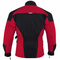 Rote Textil-Motorradjacke, Rückansicht. Mit Protektoren für Arme, Schultern, Brust, Ellbogen und Rücken. Ärmel mit Reiß- und Klettverschluss. 20 cm langer Kombi-Reißverschluss zur Verbindung mit jeder Hose.