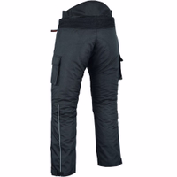 Herren-Motorradhose in Rückansicht mit geripptem Stretchstoff an Gesäß & Knien für besseren Sitz & Polsterung. Per Reißverschluss mit Jacken kombinierbar. Mit Scotchlite 3M-Reflektoren an den Knien für mehr Sichtbarkeit.