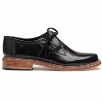 A side view of handmade haferl fashion shoes in black. These shoes feature a round toe cap, lace fastening, and a block heel, designed for a secure and comfortable fit.