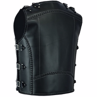 Entfache die Leidenschaft fürs Biken mit einer Motorcycle Cut Lederweste. Aus echtem Rindsleder gefertigt, vereint sie Haltbarkeit & Stil. Mit verstellbaren Schulter- & Seitenschnallen sorgt sie für perfekte Passform und komfortables Fahrgefühl.
