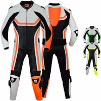 Entfesseln Sie den Fahrer mit einem hochwertigen, maßgeschneiderten orangefarbenen Leder-Rennanzug. Fachmännisch entworfen mit abnehmbaren Knieschleppern, atmungsaktiver Konstruktion und einer Auswahl an leuchtenden Farben. Beherrschen Sie die Straßen mit 