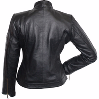 Damen-Lederjacke Trendmode, echte Lederjacke aus schwarzem Lamm-Nappaleder Rückansicht eines hochwertigen Blazers aus Lamm-Nappaleder. Mit klassischem Knopfverschluss, Reißverschlussärmeln und praktischen Taschen – ideal für den Alltag mit einem Hauch Eleganz. Jetzt bestellen – schnelle, kostenlose Lieferung!