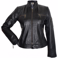 Damen-Lederjacke Trendmode, echte Lederjacke aus schwarzem Lamm-Nappaleder Vorderansicht einer schwarzen Leder-Motorradjacke. Genießen Sie Luxus mit einem Blazer aus Naturleder. Sehr weiches Material und hoher Komfort, mit praktischen Taschen und klassischem Knopfverschluss. Premium-Produkt, weltweite kostenlose Rücksendung.