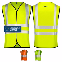 Die Vorder- und Rückansicht der Omka-Sicherheitsweste zeigt einen V-Ausschnitt und ein ärmelloses Design. Hergestellt aus strapazierfähigem neon-gelbem Polyester mit reflektierenden Streifen, gewährleistet sie hohe Sichtbarkeit bei schlechten Lichtverhältn