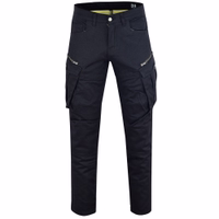 Vorderansicht der Herren-Motorradjeans, die Sicherheit und Stil mühelos verbinden. Mit Fokus auf Schutz und Komfort gefertigt, bestehen diese Jeans aus hochwertigem Stoff und durchdachter Konstruktion, um Sie auf der Straße sicher zu halten.