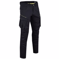 Herren-Motorradjeans, die Sicherheit und Stil mühelos vereinen. Für erstklassigen Schutz auf der Straße gefertigt, bieten diese Jeans dank fachmännisch entworfener Stoffe und Konstruktion zudem außergewöhnlichen Komfort.