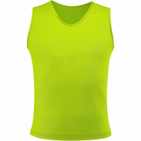 Vorderansicht der OMKA Trainingssport gelben Leibchen mit ärmellosem Rundhalsausschnitt aus weichem Mikropolyester für atmungsaktiven Komfort beim Fußball, Basketball und Mannschaftssport. Jetzt kaufen.