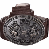 Nahaufnahme des Ledergürtels zur bayerischen Hose mit traditioneller Schnalle, gefertigt aus Premiumleder – abgestimmt für authentischen deutschen Stil und langlebige Eleganz bei Trachtenmode.