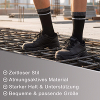 12er-Pack weiße Arbeitssocken Weiche Komfortsocken Verpackung mit schwarzer Arbeitssocke, Socke gefaltet, Text auf Etikett sichtbar