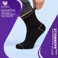 12er-Pack dünne Sportsocken, schwarz, aus atmungsaktiver Baumwolle – ideal für Laufen, Fitness, Training und alle aktiven Workouts Seiten- oder Winkelansicht der dünnen Sportsocken, Herren, schwarz Sportsocken – einzelne schwarz, knöchelhohe Herrensocke aus weicher Baumwolle, mit atmungsaktivem Sportdesign für Laufen, Fitnessstudio und aktive Workouts.