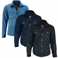 Das dunkelblaue Herren-Motorradshirt besitzt einen durchgehenden Reißverschluss, Knöpfe, lange Ärmel und Schutzpolster. Die himmelblaue Variante verfügt über Reißverschluss, mehrere Taschen und verstellbaren Bund sowie Manschetten. Das schwarze Lumberjack-