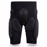 Schutzhose für Motorradfahrer, kurz, vorne BULLDT Rückansicht der BULLDT Motorrad-Schutzshorts. Unisex-Motorradhose mit Polsterung an Gesäß, Oberschenkeln und Hüften. Atmungsaktiv, strapazierfähig und für maximale Sicherheit konzipiert.