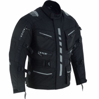 Herren-Motorradjacke in Schwarz, Modell BLD325J, Seitenansicht. Hergestellt aus strapazierfähigem Polyestergewebe mit Polyester-Innenfutter für Komfort und Schutz.