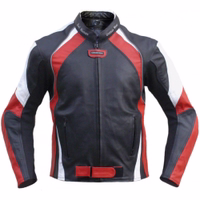 Frontansicht des besten zweiteiligen Herren-Biker-Lederanzugs aus hochwertigem Rindsleder. Klettverschlüsse an der Taille sorgen für optimalen Sitz. Mit reflektierendem „German Wear“-Logo und 3M Scotchlite-Streifen vorne und hinten für erhöhte Sichtbarkeit
