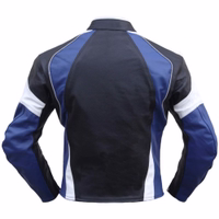 Die Rückansicht des blauen Motorradanzugs zeigt Schulter-, Arm- und Rückenschützer für optimale Sicherheit. Zusätzlich lassen sich die Ärmel leicht per Reißverschluss öffnen, während weiter geschnittene Ellbogen Komfort für Chopper-Fahrer bieten.