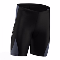 Vorderansicht der Coolmax-Radshorts mit Chamois-Polsterung für höchsten Komfort und verbesserte Durchblutung. Diese nahtlosen, atmungsaktiven Shorts bieten eine eng anliegende Passform, ideal für lange Fahrten und zur Optimierung der Radfahrleistung.