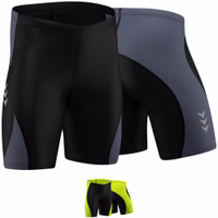 Herren-Radshorts in Grau aus weichem, atmungsaktivem Coolmax-Gewebe, gepolstert für Komfort, nahtlos gestaltet und mit elastischem Bund. Diese leistungsstarken Shorts vereinen Stil und Langlebigkeit und spiegeln hervorragende deutsche Handwerkskunst wider.