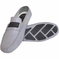 A pair of grey moccasin leather shoes featuring a soft insole and rubber sole. These handmade shoes have a short shaft and are crafted from 100% smooth leather, offering a simple and stylish look ideal for driving.