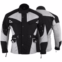 BiGXXL graue Textil-Motorradjacke, Vorder- und Rückansicht. Gepolstert, wasserdicht, mit herausnehmbarem Innenfutter, reflektierenden Elementen und verstellbarer Passform für große und kräftige Fahrer.