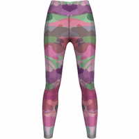 Frontansicht der Damen Pink Camo Sportleggings aus hochwertigem Stretchmaterial mit feuchtigkeitsableitenden Eigenschaften und UV-Schutz. Ideal für Sport und Freizeit. Jetzt online kaufen.