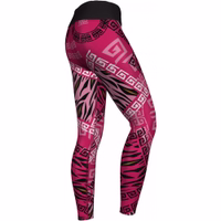 Rückansicht der Damen Pink Camo Sportleggings mit ergonomischem Design, das Ermüdung reduziert und die Form dauerhaft erhält. Perfekt für einen aktiven Lebensstil. Jetzt kaufen und superioren Komfort genießen.