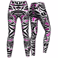 Vorder- und Rückansicht der Sportleggings mit pinken Zebramustern aus hochwertigem Polyester-Mix. Mit hervorragender Dehnbarkeit, UV-Schutz und Schweißabsorption für maximalen Komfort und Leistung. Jetzt Leggings kaufen!