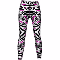 German Wear Sportleggings Pinkes Zebramuster Vorderansicht der Sportleggings mit pinken Zebramustern, die die schmeichelhafte Passform, den blickdichten Stoff und das dehnbare Design hervorheben – ideal für Yoga, Gymnastik und Training. Bequeme, langlebige Sportbekleidung, jetzt online kaufen!