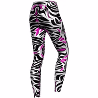 German Wear Sportleggings Pinkes Zebramuster Rückansicht der Sportleggings mit pinken Zebramustern, die den engen Sitz, antibakterielle Eigenschaften und hochwertige Stoffverarbeitung für besten Halt und Komfort betonen. Ideal für Damen-Gymnastikbekleidung. Jetzt Leggings kaufen!