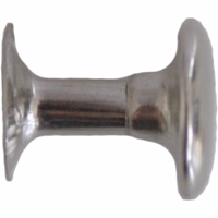 Close-up reinforcement of German Wear Motorradwesten-Haken aus silbernem Metall. Betont langlebige Nieten und stabile Verarbeitung – ideal als Ersatzteil und für Reparaturen an Ledervesten.