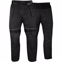Schwarze Cordura-Premium-Motorradhosen von German Wear, Front- & Rückansicht. Genießen Sie fortschrittlichen Schutz mit klassischen Knie- & Oberschenkelschützern, kombiniert mit bequemem Rippstretch-Material. Stilvoll & sicher fahren. Online kaufen & koste
