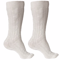 Vorderansicht eines einzelnen Paares bayerischer Trachtensocken mit elegantem Zopfmuster, gefertigt aus weichem Baumwollmix für Komfort und Langlebigkeit. Perfekt zu Lederhosen, Oktoberfest-Outfits und traditioneller deutscher Tracht.