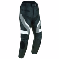 Entdecken Sie unvergleichlichen Komfort und Langlebigkeit mit Cordura-Motorradhosen. Wasserabweisende Schicht, 3M Scotchlite-Reflektoren und rostfreie Knöpfe gewährleisten langanhaltende Leistung. Fahren Sie clever, fahren Sie sicher! #Motorradhosen #Biker