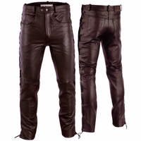 Front- und Rückansicht der Premium-Bikerjeans aus braunem Büffelleder. Aus 100 % Büffelleder in Dunkelbraun gefertigt, bieten diese Jeans unvergleichlichen Komfort und Stil. Online kaufen, kostenlos liefern lassen.