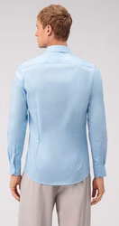OLYMP Level Five Comfort Stretch Body fit Langarm hellblau OLYMP Level Five Langarmhemd Body Fit in Hellblau – einfarbiges Herrenhemd mit perfektem Sitz und feiner Struktur