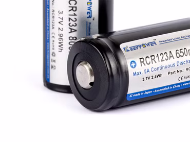 Keeppower RCR123AR - 650mAh R-Serie bis 5A 3.6V - 3.7V Li-Ionen-Akku geschützt Keeppower RCR123AR - 650mAh R-Serie bis 5A 3.6V - 3.7V Li-Ionen-Akku geschützt