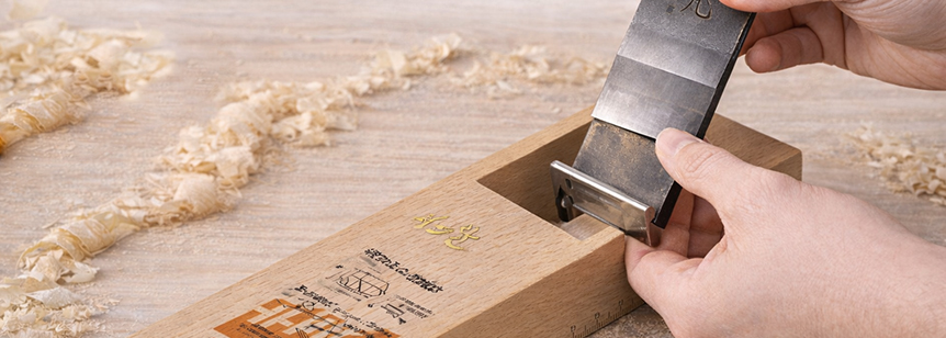 When to Sharpen a Plane Blade, and When it is Time to Replace it