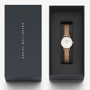 DW00100447 Petite Pressed Melrose ladies' watch