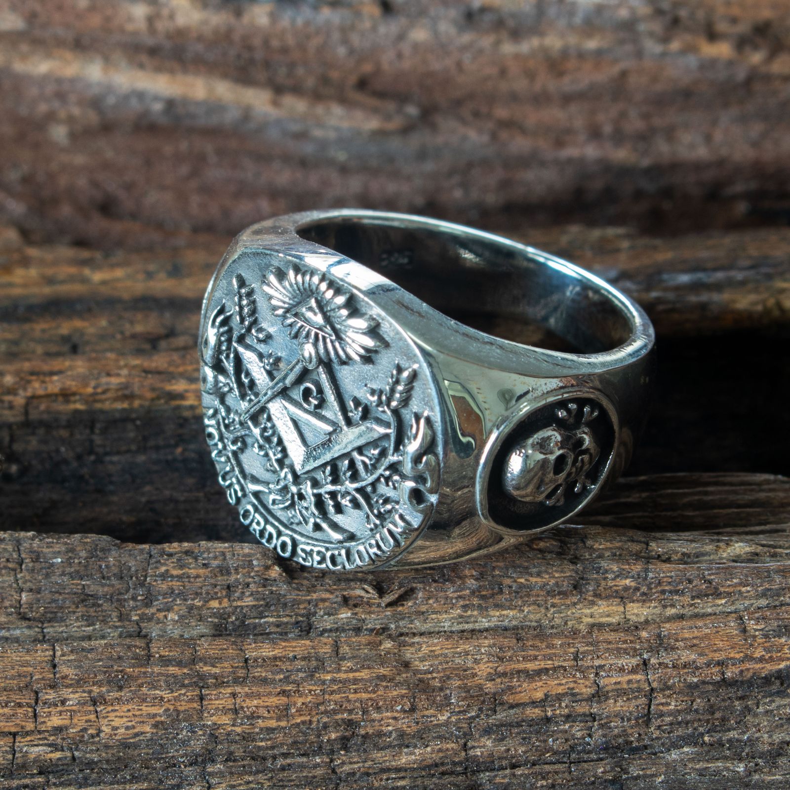 Willis Judd MasonicMan Men's Titanium Masonic Ring - Latin Engraving, Hypoallergenic