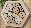 Insektenhotel mit Holzfüllung