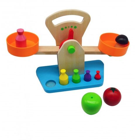 Spielzeugwaage aus Holz mit Gewichten und Obst