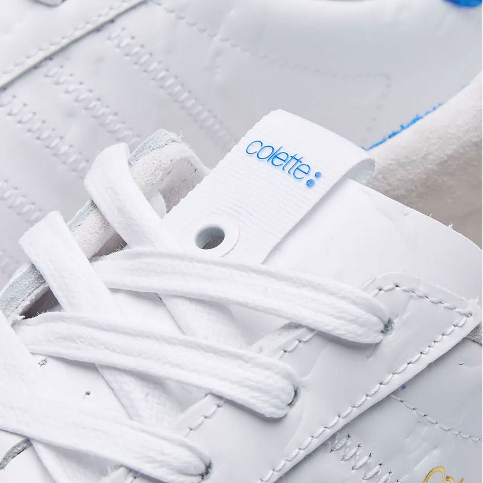 完売‼️ \"Sneaker Champs\" Living Proof Sneaker Champs