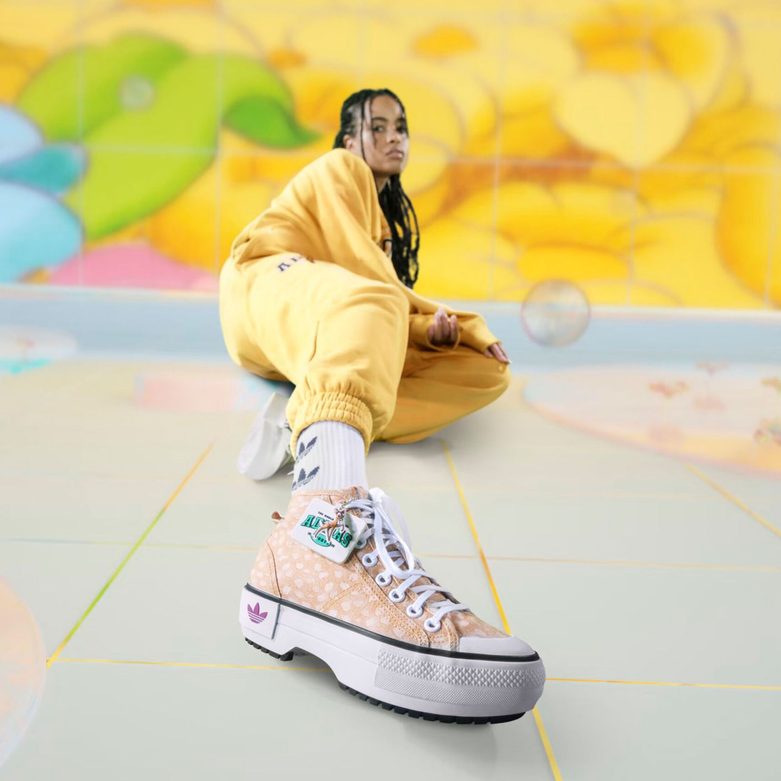 ディズニー。レドラ。 Adidas Originals X Disney Bambi Nizza Trek Fawn Platform Sneaker