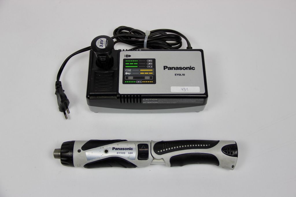 Panasonic Battery Knick Screwdriver 3,6V EY7410 LA2S Charger EY0L10