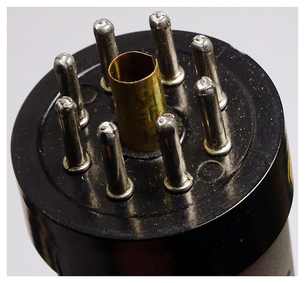 6SK7 / 6K3 Pentode. A vacuum tube by RFT Berlin, Germany. 18755