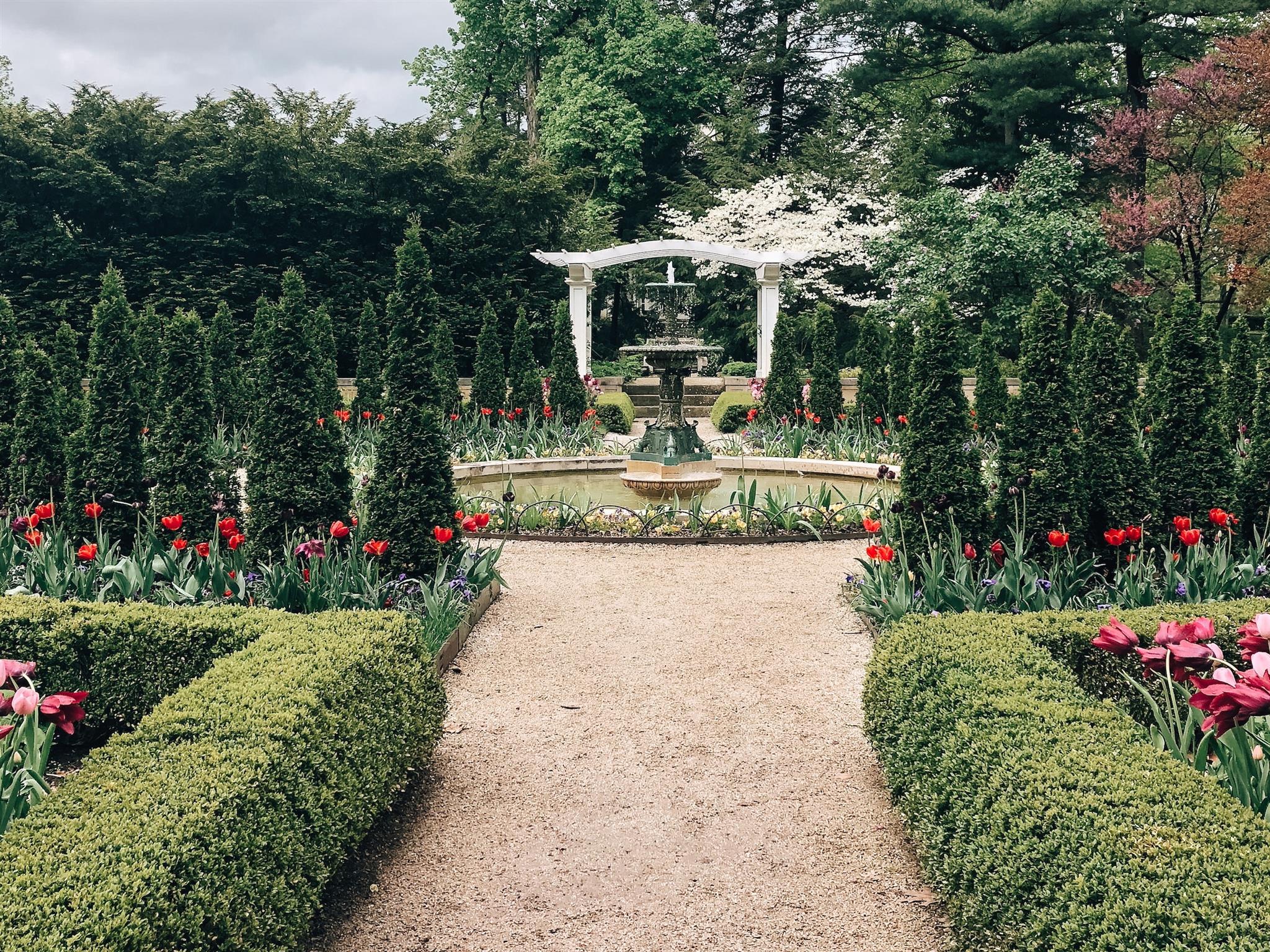 Ziergarten mit Rasenkante