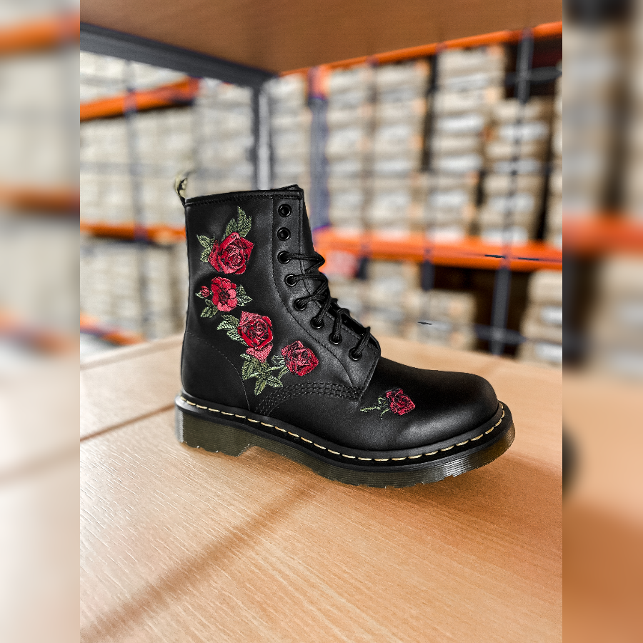 Martens Damen Dr Martens Schwarz Mit Rosen Vs Leather Dr Martens